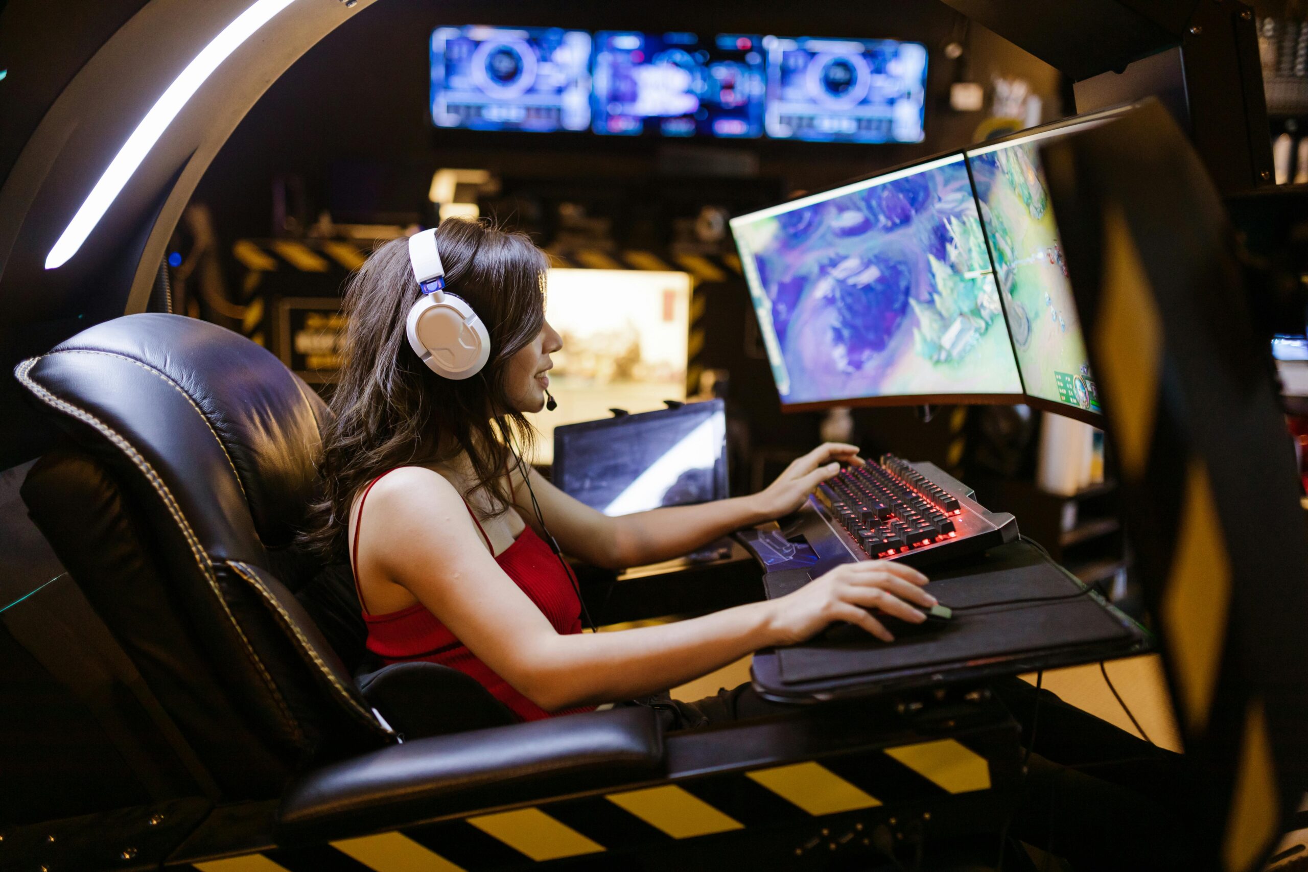 Is a Curved Monitor Better? Is a Curved Monitor Better?