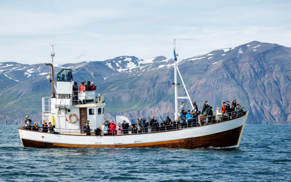 Norwegian Fishermen and US Submarine: A Quiet Story of the Sea Norwegian Fishermen and US Submarine: A Quiet Story of the Sea