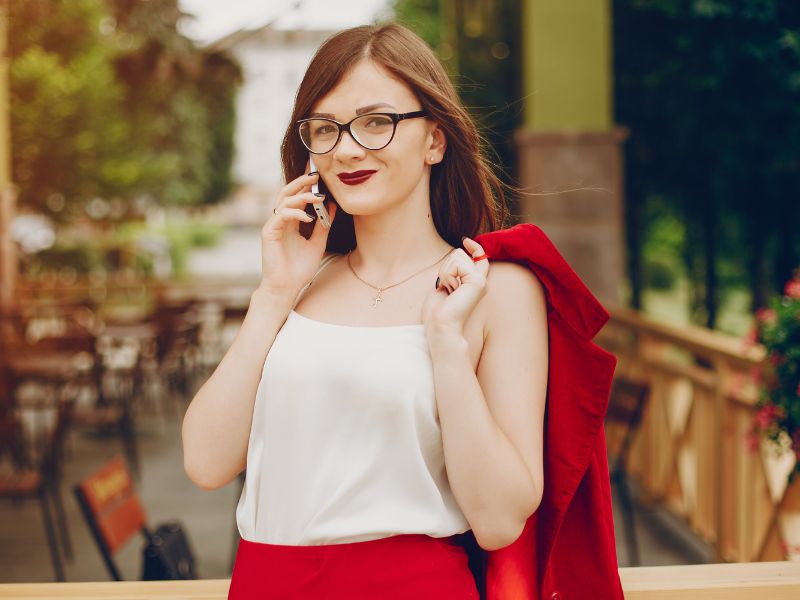 Top Celebrities Who Wear Glasses and Look Incredibly Stylish Top Celebrities Who Wear Glasses and Look Incredibly Stylish